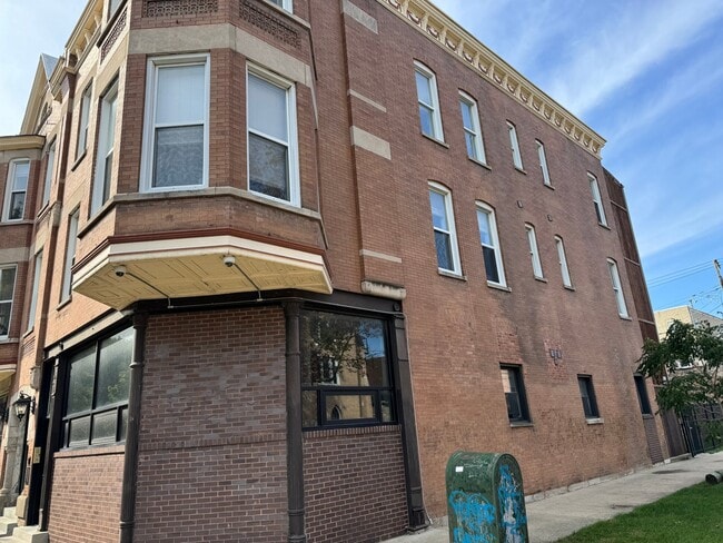 Photo - 1458 N Maplewood Ave Unit 1st floor
