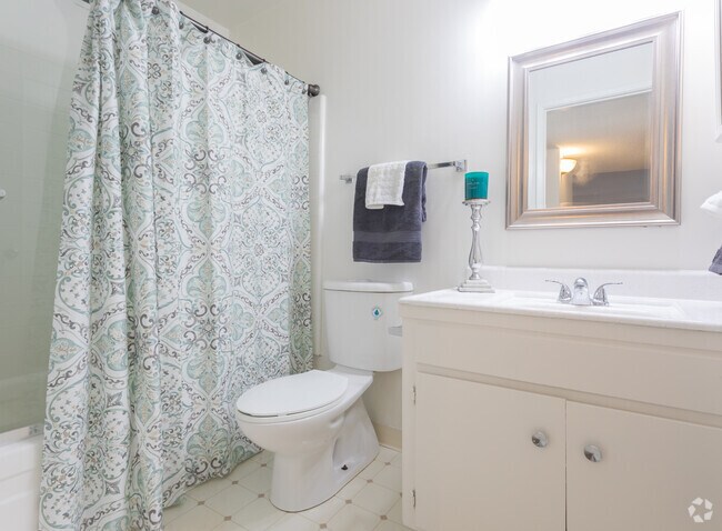 1X1 - Washington Square Apartments