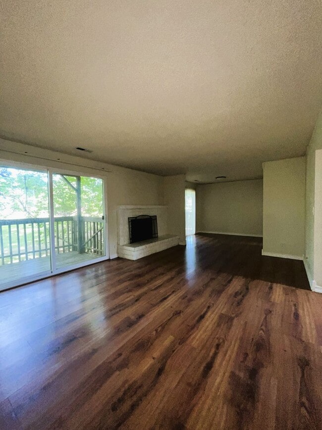 Photo - 2 Bedroom 2.5 Bathroom Townhome $500 Move-...