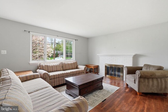 Photo - 7414 Jervis St