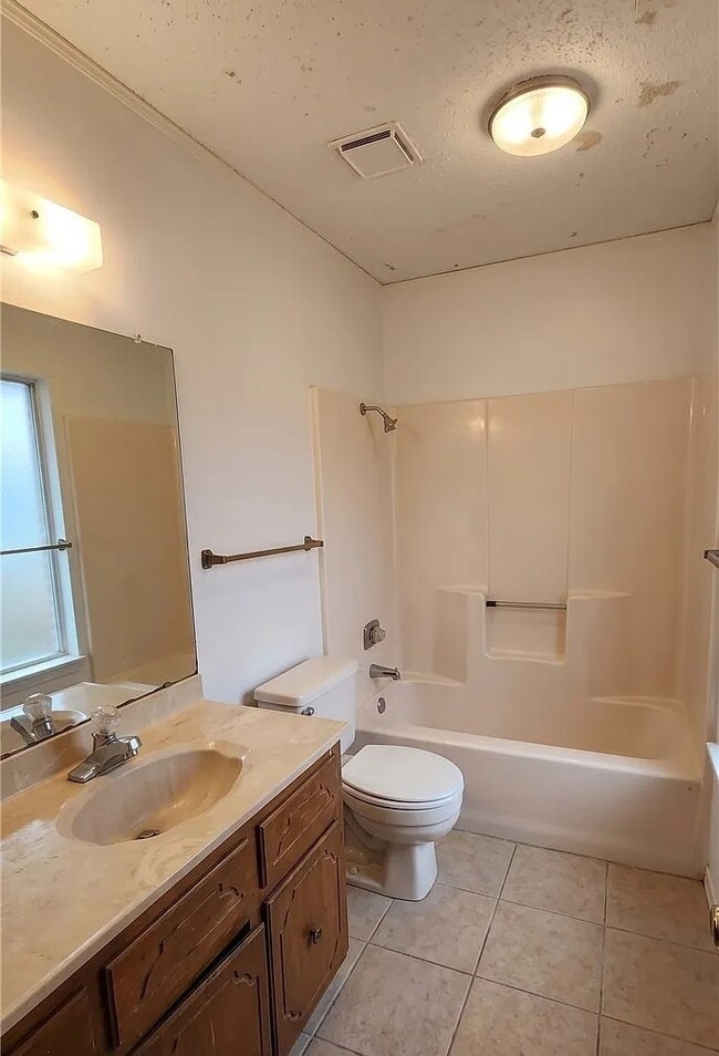 Building Photo - 3909 Charolais Dr