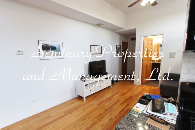 Photo - 4502-04 N Paulina St