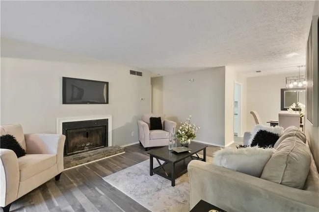 Photo - 901 Country Park Dr