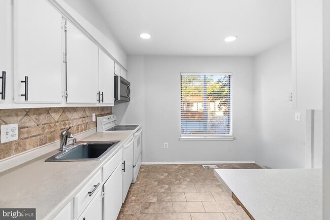 Photo - 1250 Birchcrest Ct