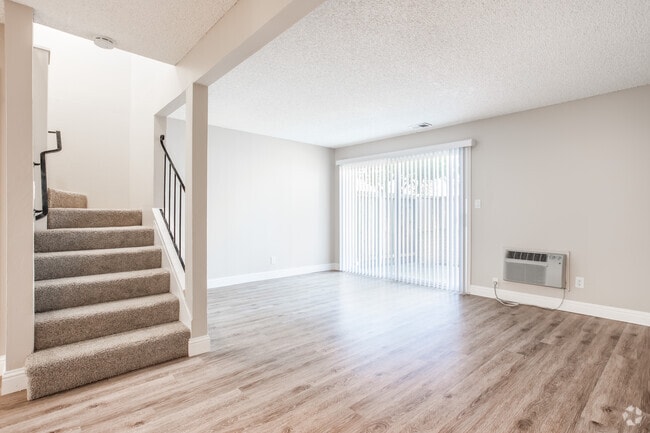 2BR, 1.5BA - Irvington
