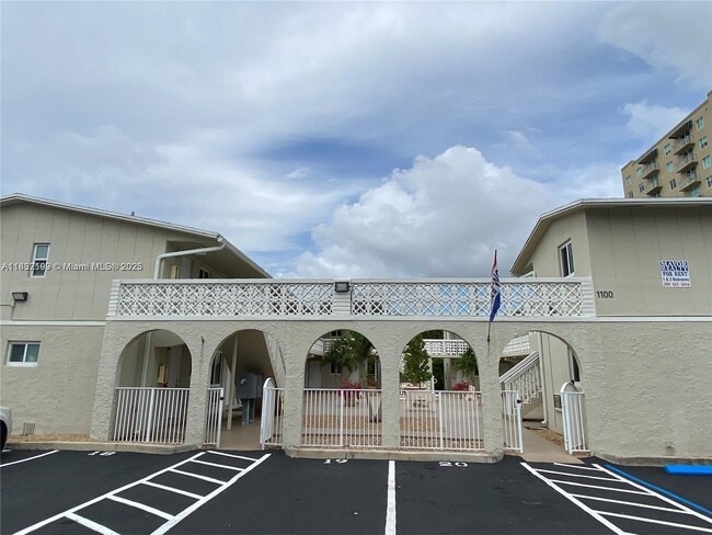 Building Photo - 1100 SW 36th Ct Unit 19 Rental