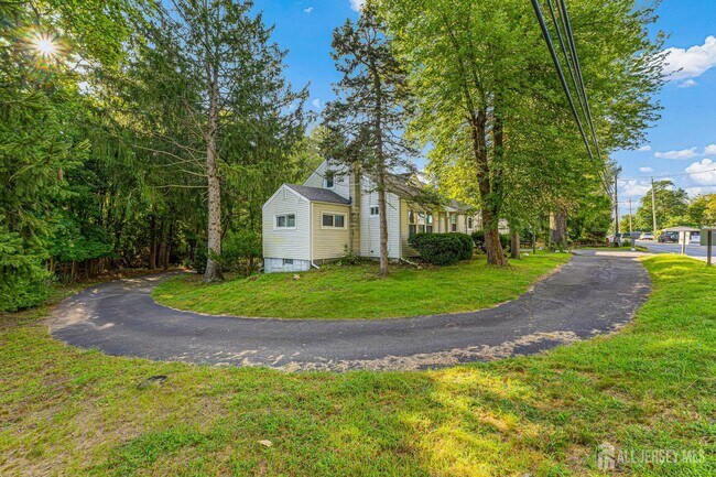 148 Helmetta Rd