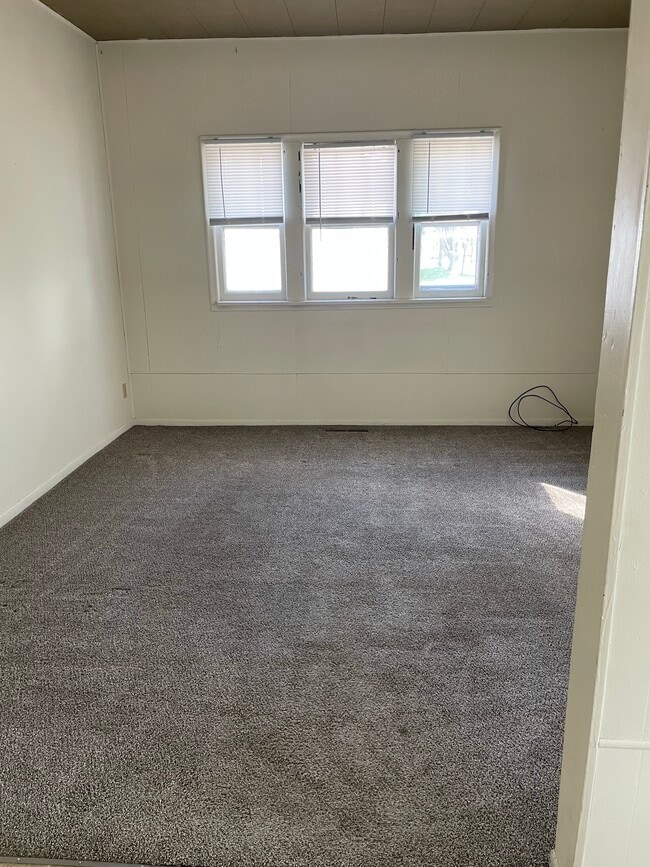 309 14th Ave W