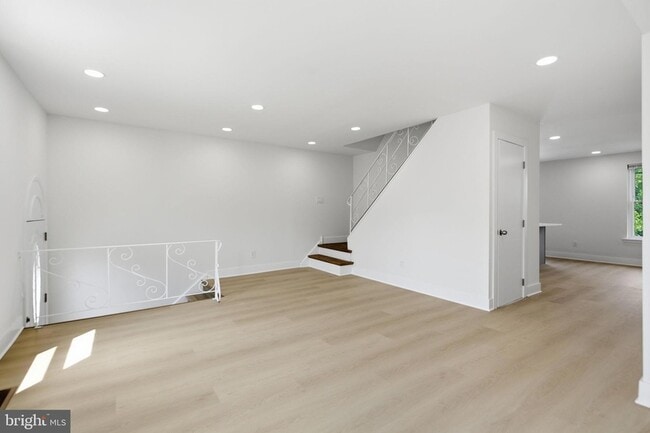 Photo - 223 Parkdale Rd