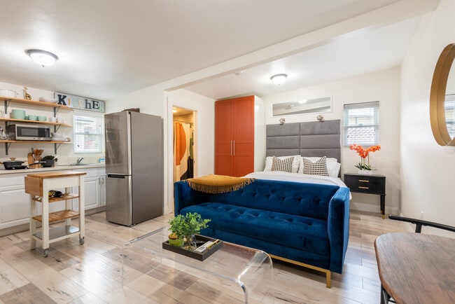 Building Photo - 1138 1/2 W 52nd St