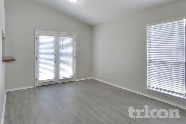 Photo - 7811 Bluff Trail Dr