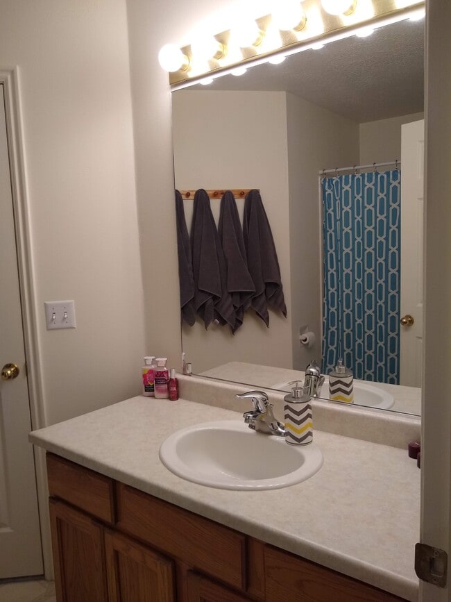 Photo - 218 Stirling Pl