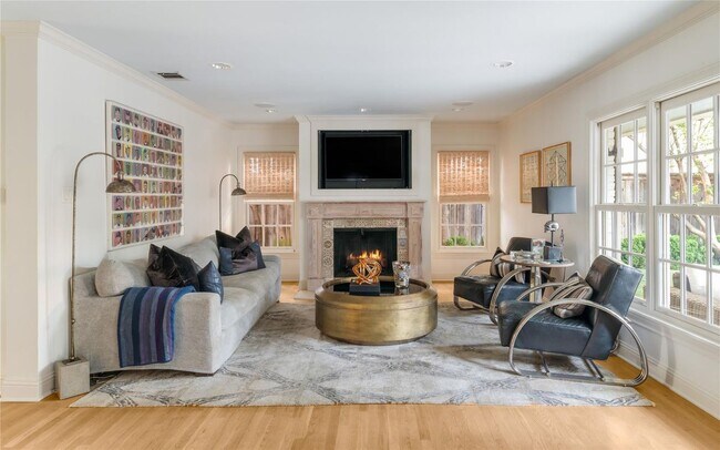 3313 Bryn Mawr Dr