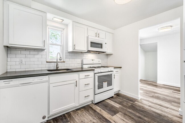 Building Photo - AVAILABLE JUNE 1ST! Fully UPDATED 3-bedroom townhouse in Overbrook!