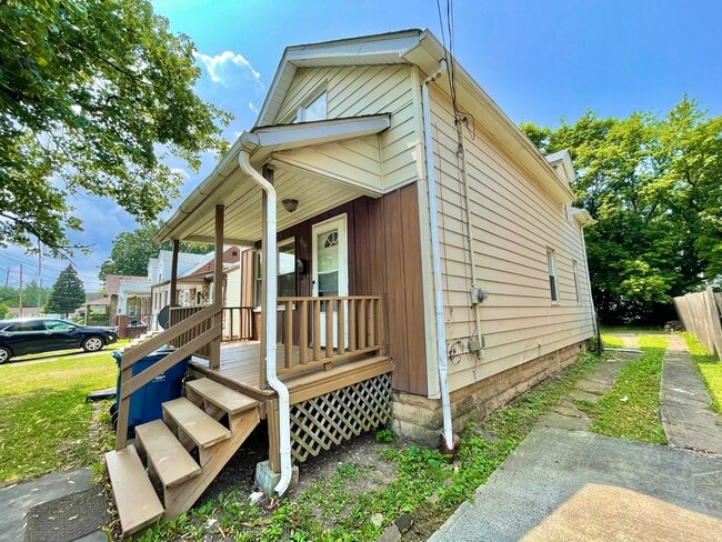 Building Photo - 3074 Toledo Ave