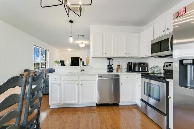 Photo - 201 Woodley Rd