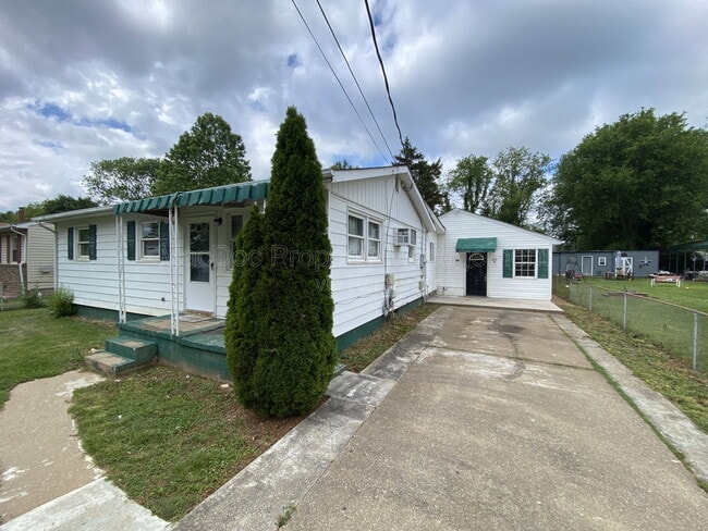 Building Photo - 209 Hamilton St