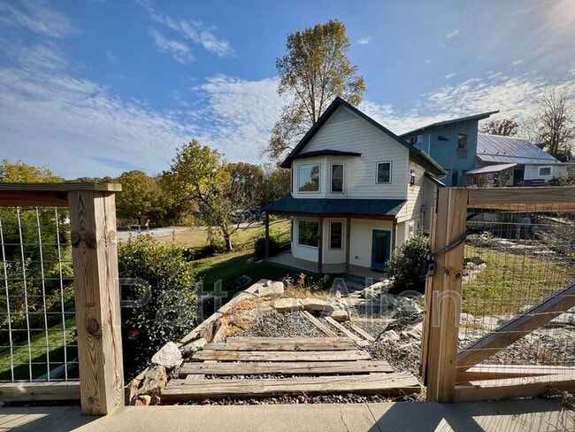 Photo - 21 Toxaway St