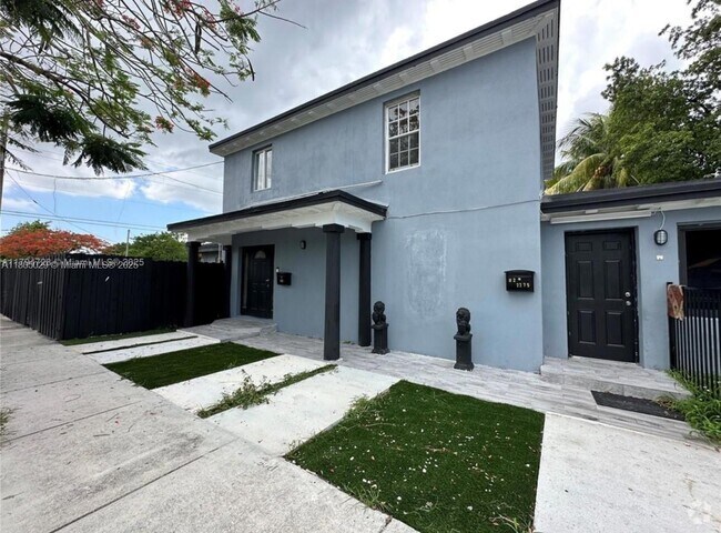 Building Photo - 2275 NW 30th St Unit 3 Rental