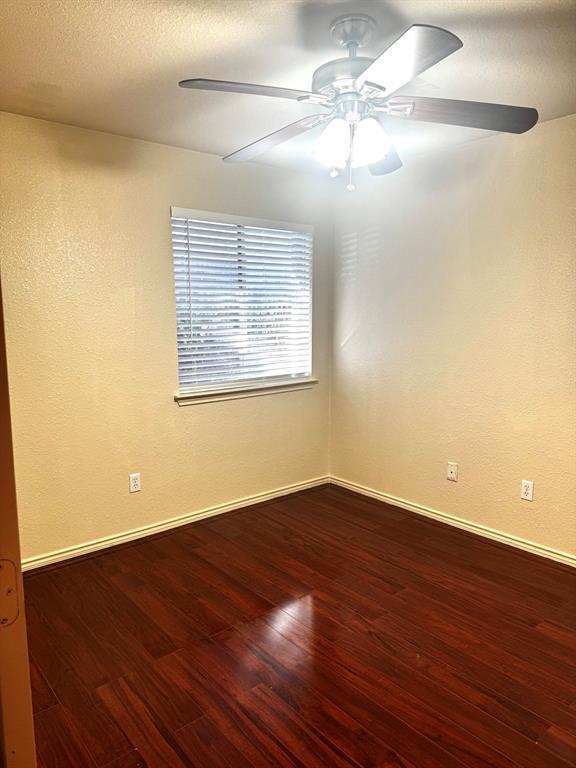 Photo - 1712 Darjeeling Dr