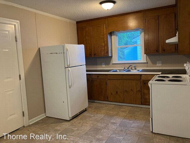 2 br, 1 bath House - 1024 Burt Street