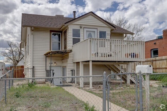 Building Photo - 2 bedroom 1 bathroom- lower unit Rental