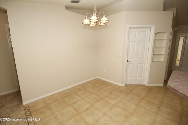 Photo - 618 Sturbridge Terrace SE