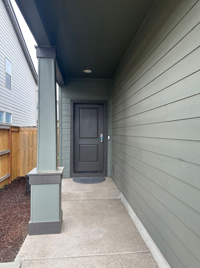 Photo - Newer 4 bedroom 2.5 bathroom house! AVAILA...