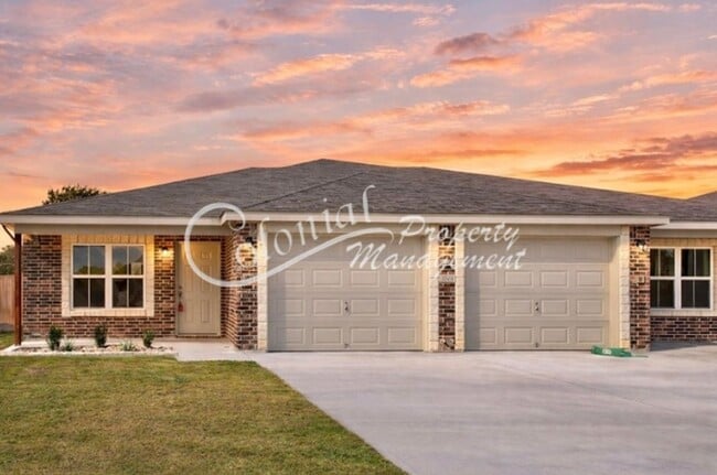 Building Photo - AVAILABLE SOON!