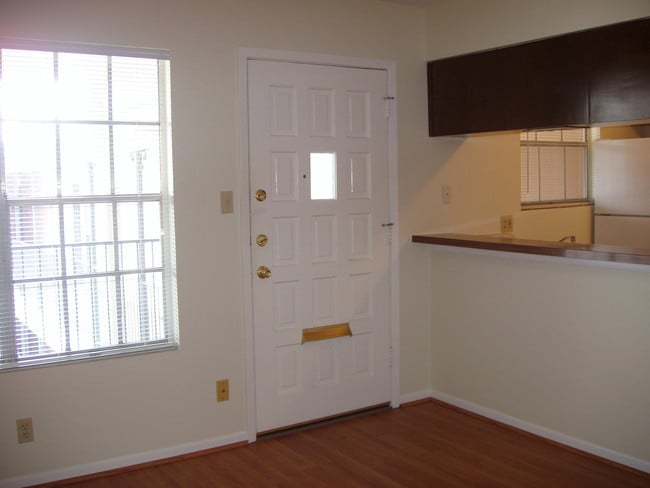 1/1 Entry - 1400 Rio Grande Apartments
