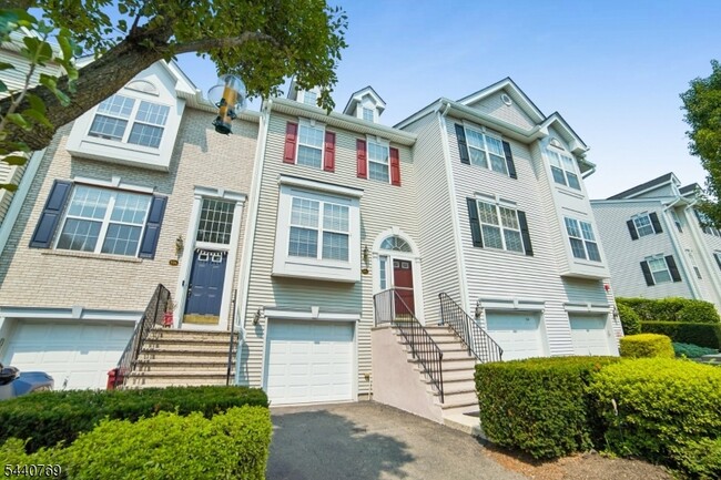 Photo - 533 Coventry Dr