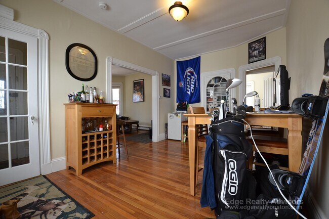 Photo - 81 Surrey St