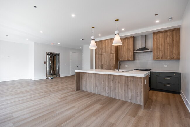 Photo - 1610 W Grand Ave