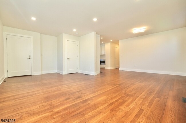 Photo - 25 Sanford Ave Unit 1