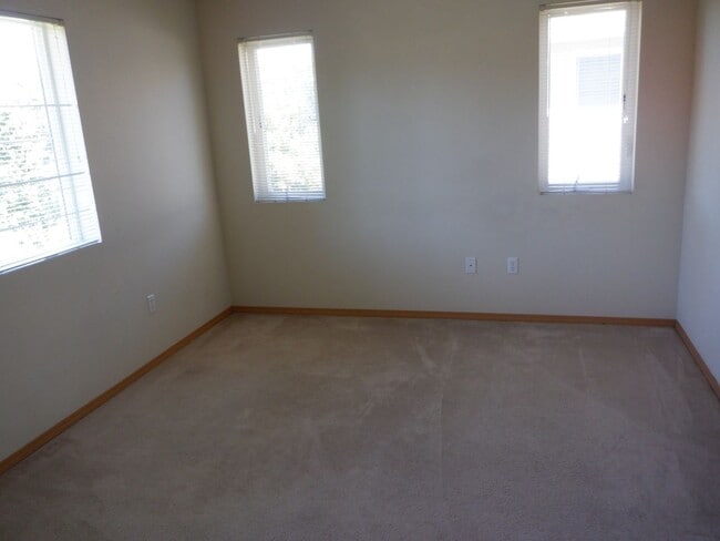 Photo - 2010 Garry Oaks Ave Unit B