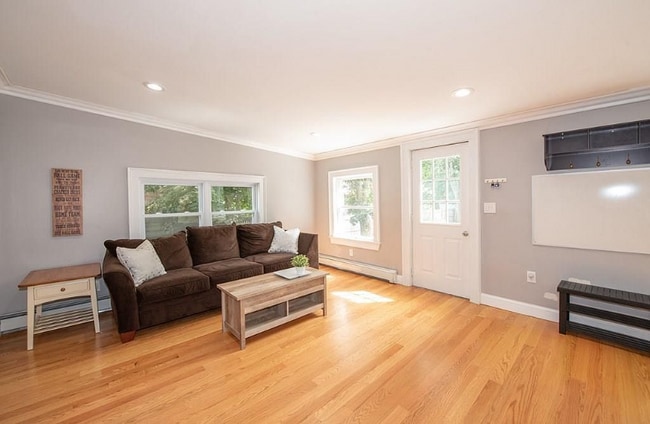 Photo - 5 Crescent St