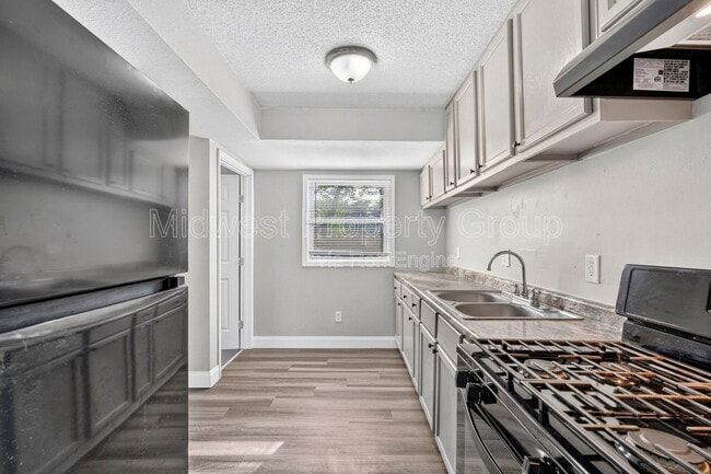 Photo - 273 Roderick Dr