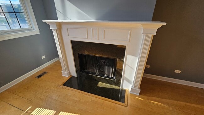 Photo - 511 N Hartland Ct Unit 2N