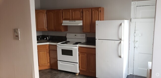 Building Photo - 117 Fellsway W Rental