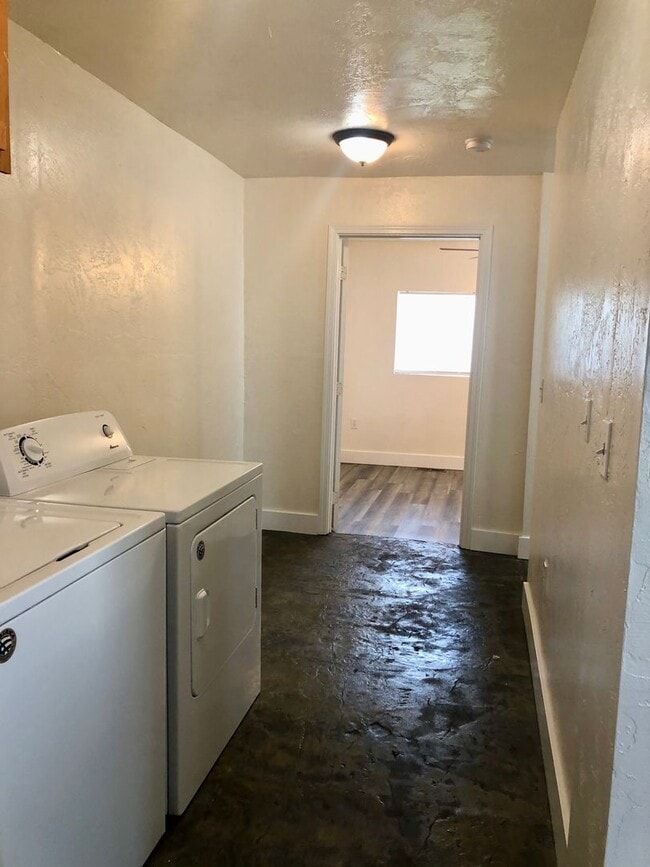 Building Photo - 4th St. Fourplex Unit #1