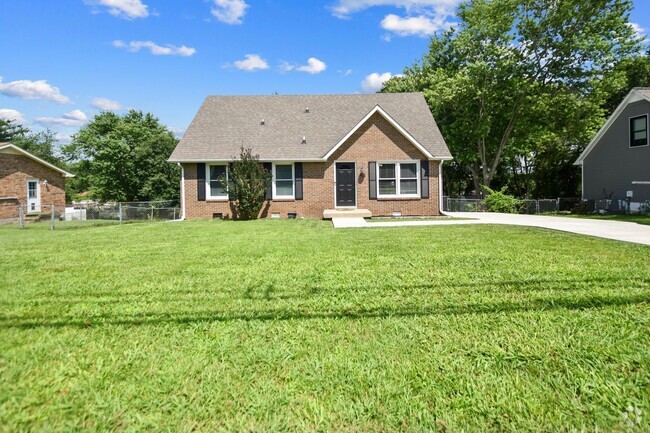 Building Photo - Pet Friendly Four Bedroom! Rental