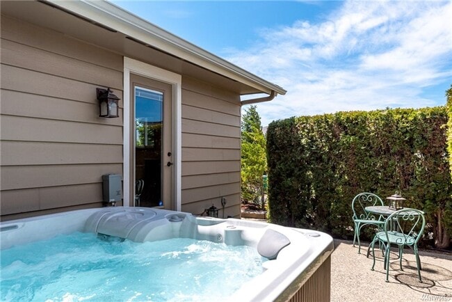 Photo - Amazing Views & Amazing 4 Bedroom/3 Bath H...