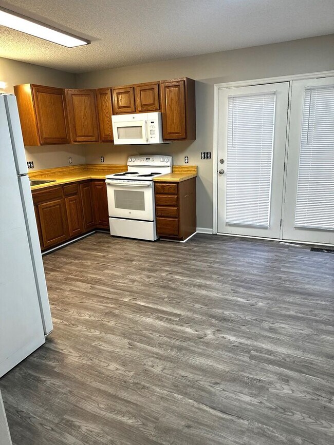 Photo - Spacious 2 Bedroom, 2.5 Bathroom Condo for Rent in Bristol, TN