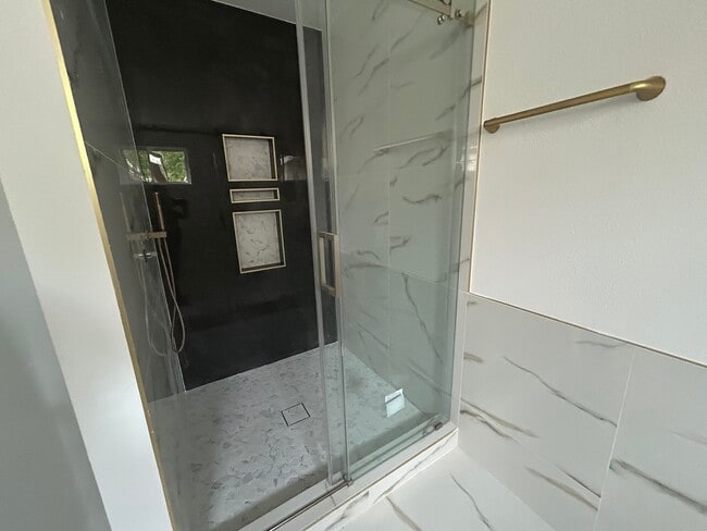 Photo - 102 SE 11th St House