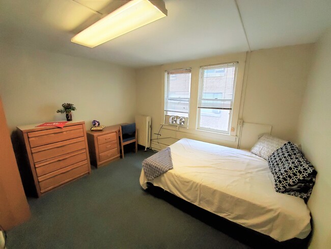 Room 33 - 210 Dryden Rd Apartments