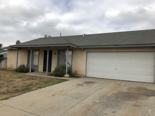 Photo - ONTARIO, single family home. Large fenced yard