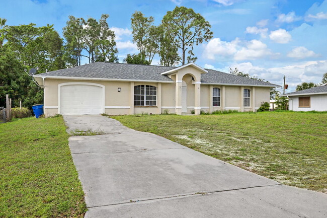 Charming 3-Bedroom Home in Fort Myers – An... - Charming 3-Bedroom Home in Fort Myers – An...