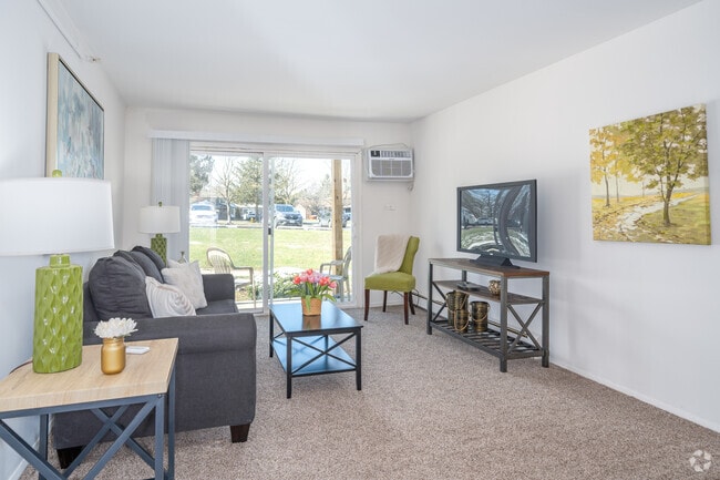 2 habitaciones, 1 baño - 890 pies cuadrados - Sala de estar - Scenic Tree Rentals