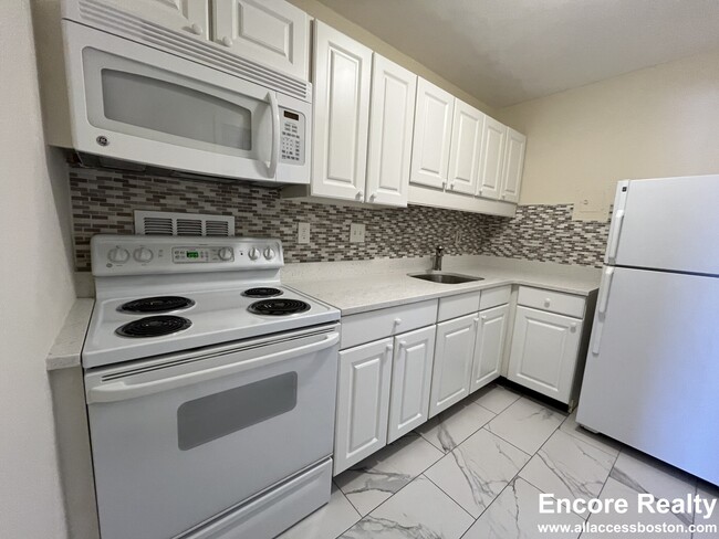 Photo - 16 Monmouth Ct