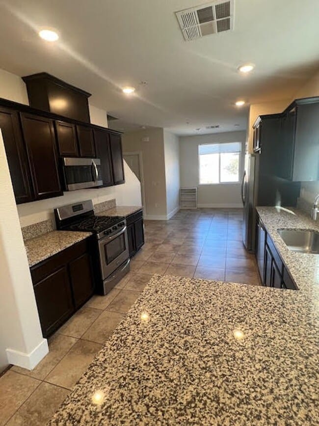 Photo - Freshly Painted Larger End Unit Condo for Rent!